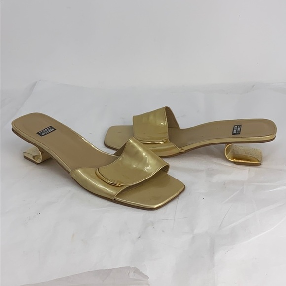 Stuart Weitzman 8.5 Gold Patent Leather Sandals - Picture 2 of 10